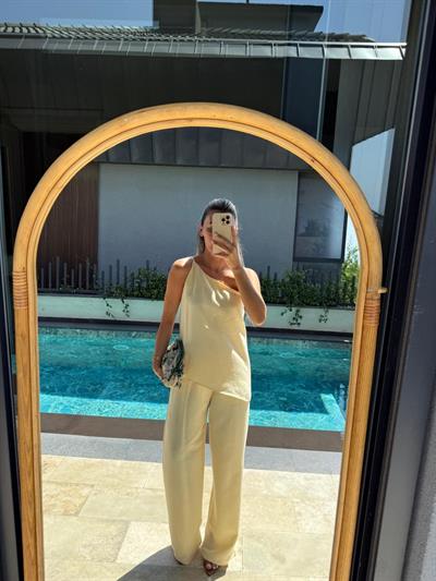 Sarı Asimetrik Kesim Bluz-Pantolon Takım