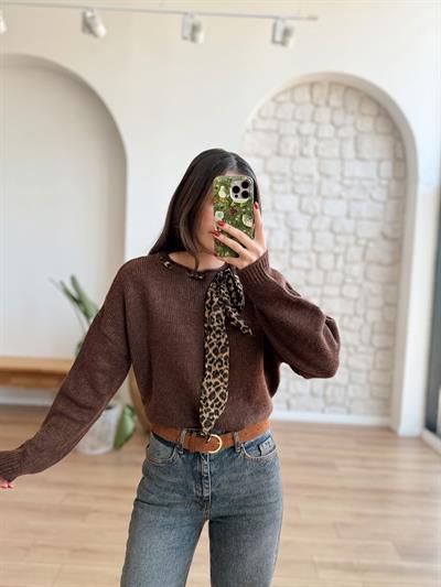 Şifon Fularlı Kahverengi Kazak