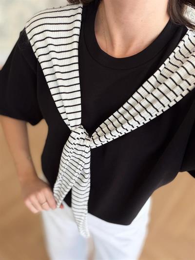 Siyah Çizgili Şal Detaylı Tshirt