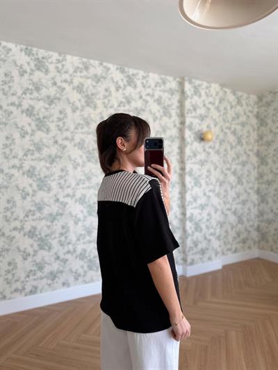 Siyah Çizgili Şal Detaylı Tshirt