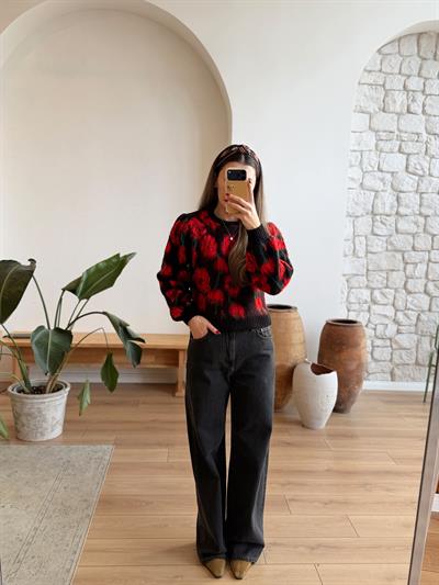 Siyah-Kırmızı Floral Kazak