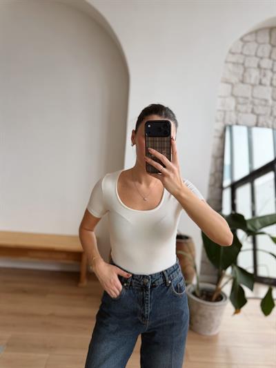 U Yaka Ekru Kısa Kollu Body