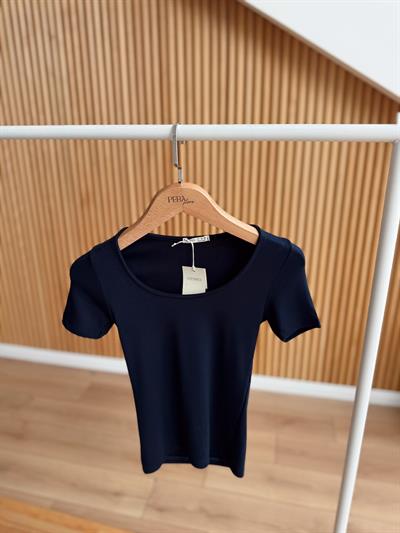 U Yaka Lacivert Kısa Kollu Body