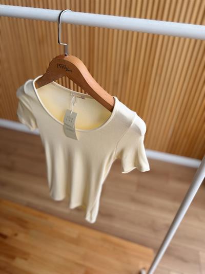 U Yaka Sarı Kısa Kollu Body