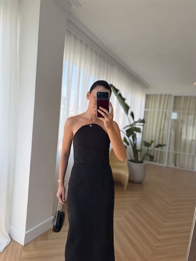 U Yaka Siyah Kalem Elbise