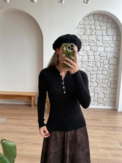 Uzun Kollu Siyah Triko Bluz