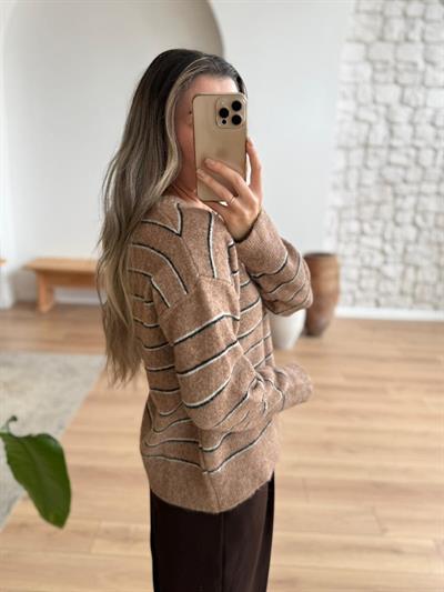 V Yaka Çizgili Camel Kazak