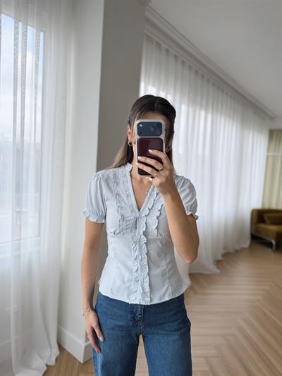 V Yaka Fırfırlı Çizgili Gömlek