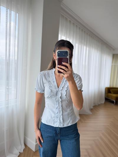 V Yaka Fırfırlı Çizgili Gömlek