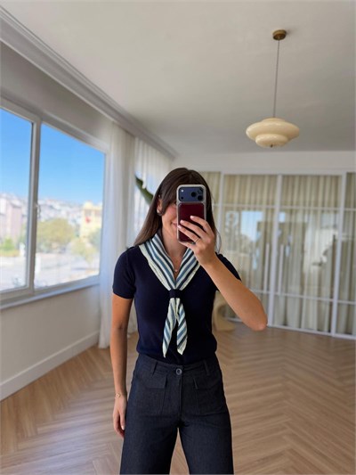 V Yaka Fularlı Lacivert Triko Bluz