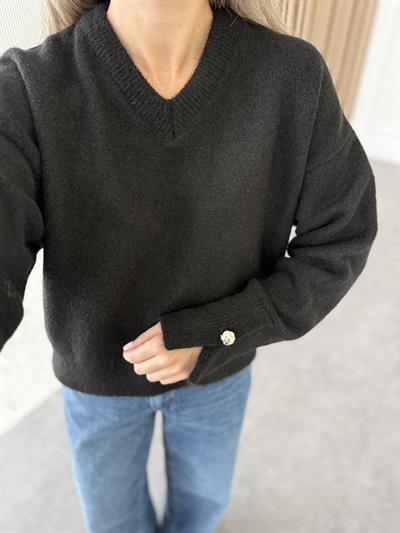 V Yaka Kolu Düğmeli Siyah Kazak