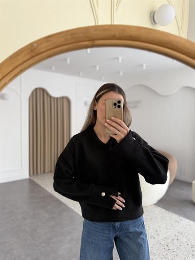 V Yaka Kolu Düğmeli Siyah Kazak