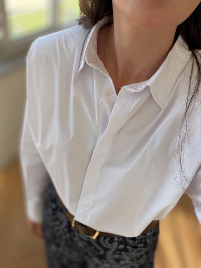 Vatkalı Beyaz Gömlek