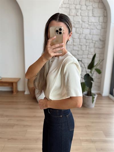 Vatkalı Kısa Kollu Beyaz Triko Bluz