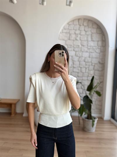 Vatkalı Kısa Kollu Beyaz Triko Bluz