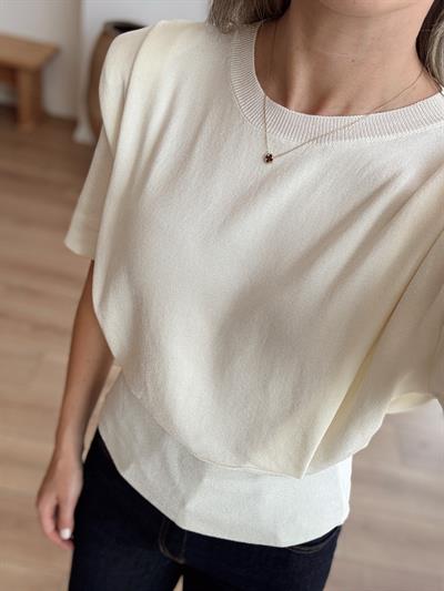 Vatkalı Kısa Kollu Beyaz Triko Bluz