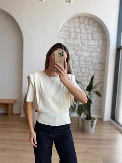 Vatkalı Kısa Kollu Beyaz Triko Bluz