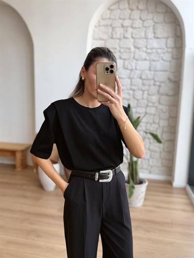 Vatkalı Kısa Kollu Siyah Triko Bluz