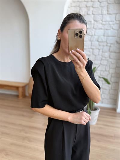 Vatkalı Kısa Kollu Siyah Triko Bluz