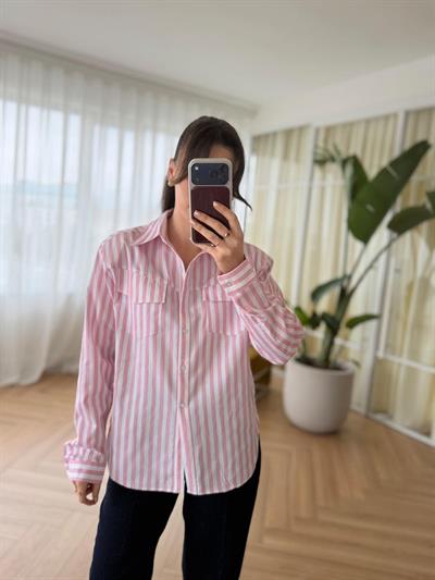 Vatkalı Pembe Çizgili Beyaz Gömlek 