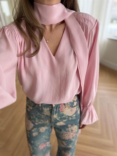 Vatkalı Şal Detaylı Pembe Bluz