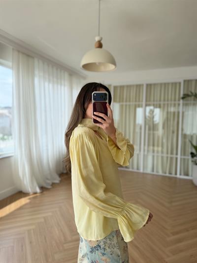 Vatkalı Şal Detaylı Sarı Bluz