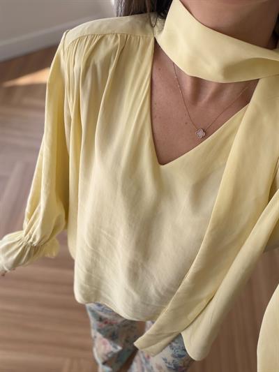 Vatkalı Şal Detaylı Sarı Bluz