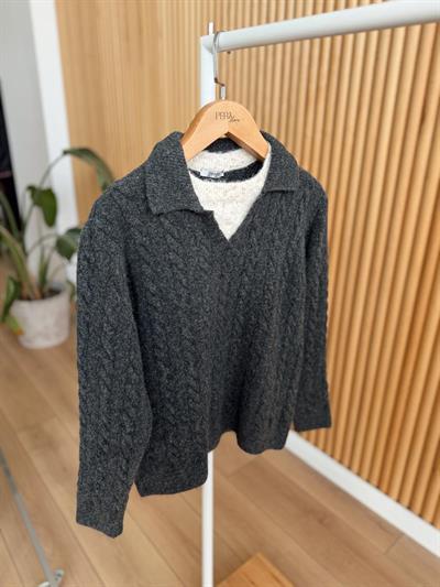 Yaka Detaylı Saç Örgülü Antrasit Kazak