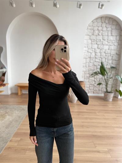 Yaka Detaylı Siyah Uzun Kollu Bluz