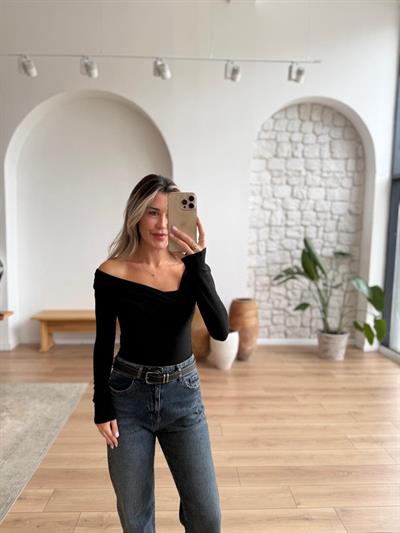 Yaka Detaylı Siyah Uzun Kollu Bluz