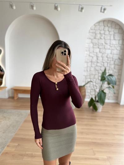 Yakası Aksesuarlı Mürdüm Bluz