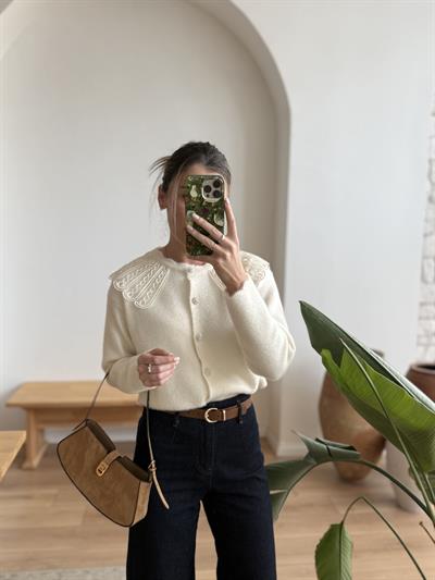 Yakası Dantel Detaylı Ekru Hırka