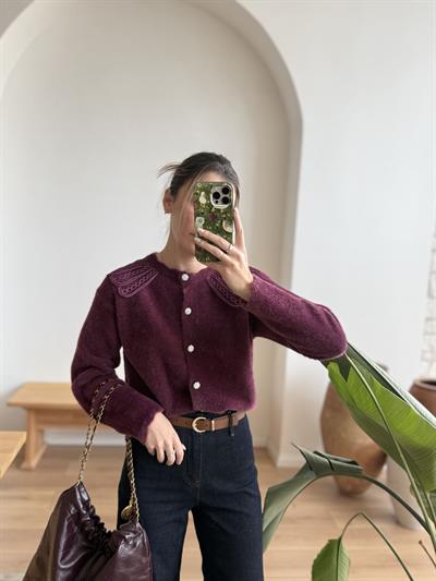 Yakası Dantel Detaylı Mürdüm Hırka