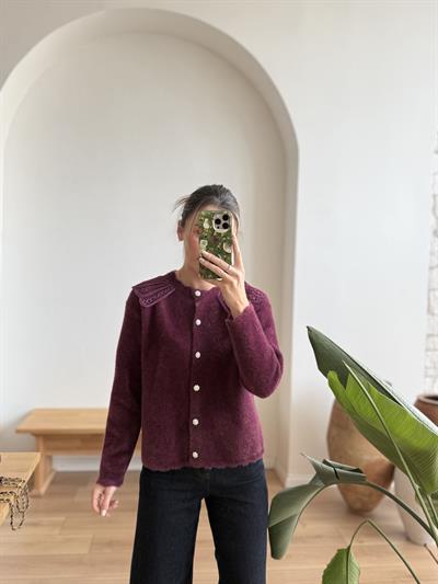 Yakası Dantel Detaylı Mürdüm Hırka