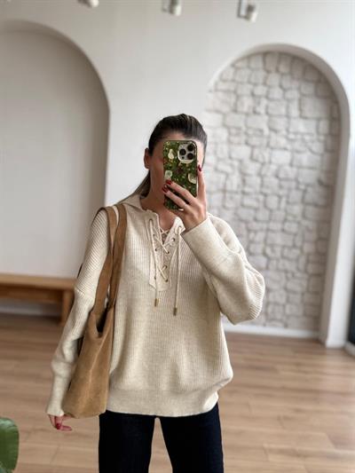 Yakası İp İşlemeli Taş Rengi Kazak