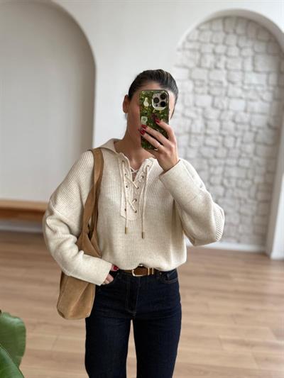 Yakası İp İşlemeli Taş Rengi Kazak