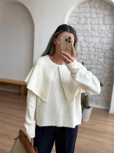 Yakası Pelerinli Ekru Kazak