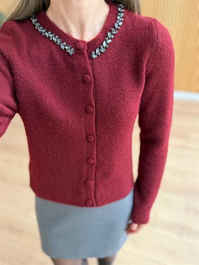 Yakası Taşlı Bordo Hırka