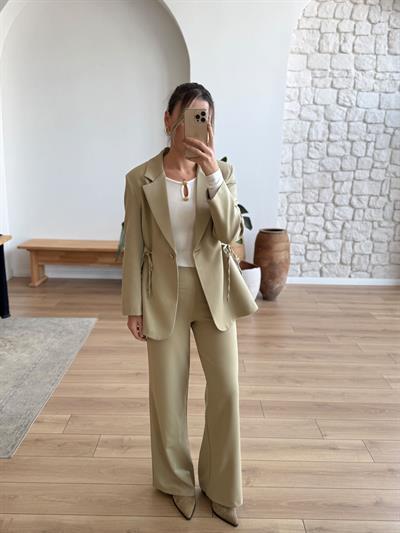 Yanları Bağlama Detaylı Blazer Ceket Pantolon Takım