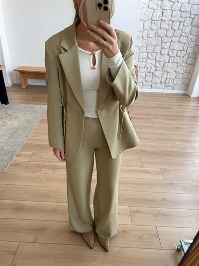 Yanları Bağlama Detaylı Blazer Ceket Pantolon Takım
