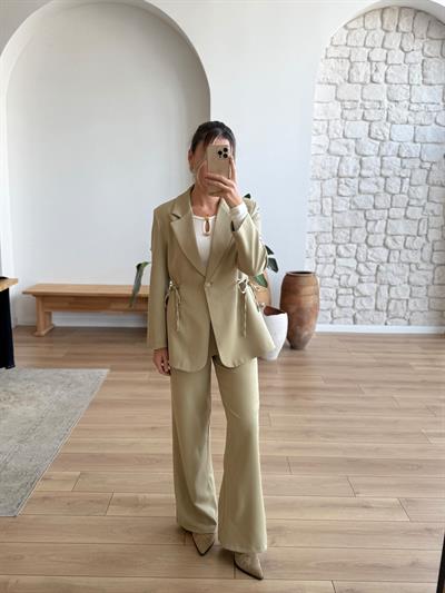 Yanları Bağlama Detaylı Blazer Ceket Pantolon Takım