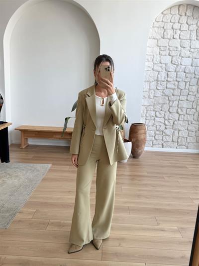 Yanları Bağlama Detaylı Blazer Ceket Pantolon Takım