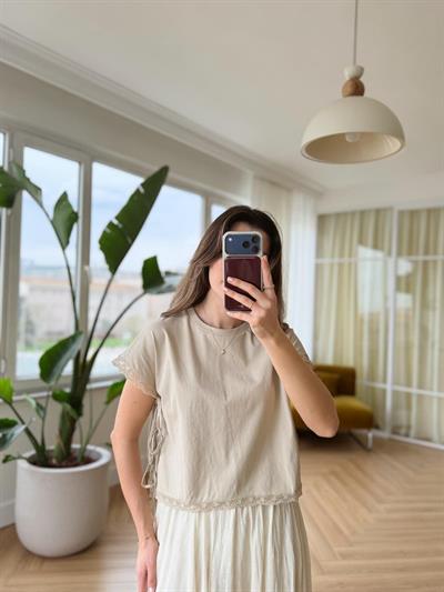 Yanları Bağlamalı Dantel Detaylı Tshirt