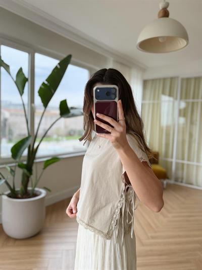 Yanları Bağlamalı Dantel Detaylı Tshirt