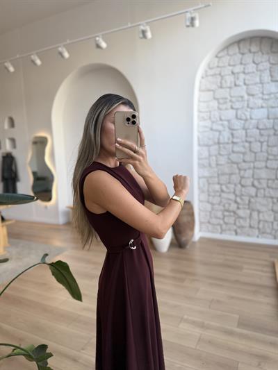 Yanları Toka Detaylı Bordo Elbise