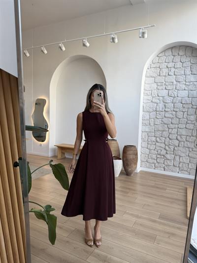 Yanları Toka Detaylı Bordo Elbise