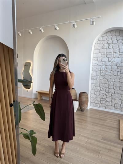 Yanları Toka Detaylı Bordo Elbise