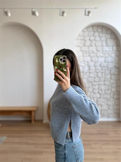 Yanları Yırtmaçlı Yumoş Mavi Kazak