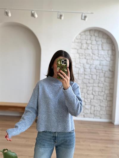 Yanları Yırtmaçlı Yumoş Mavi Kazak