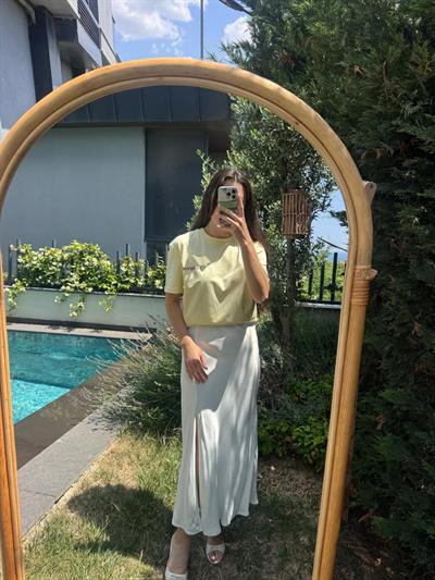 Yırtmaçlı Ekru Saten Etek